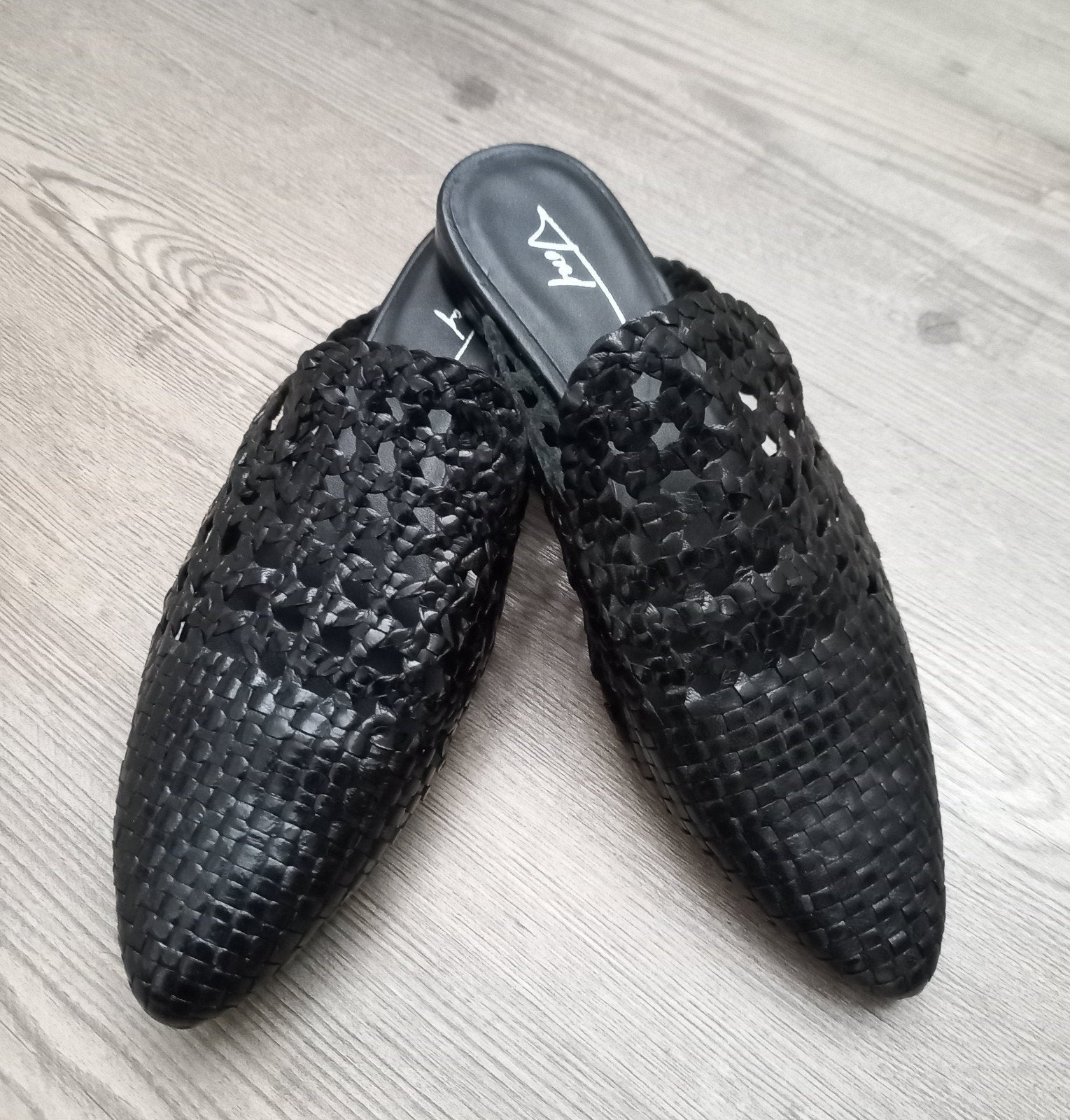 TORAL zwart leren gevlochten muiltjes 37  als NIEUW!, Kleding | Dames, Schoenen, Slippers, Verzenden, Zwart, Zo goed als nieuw