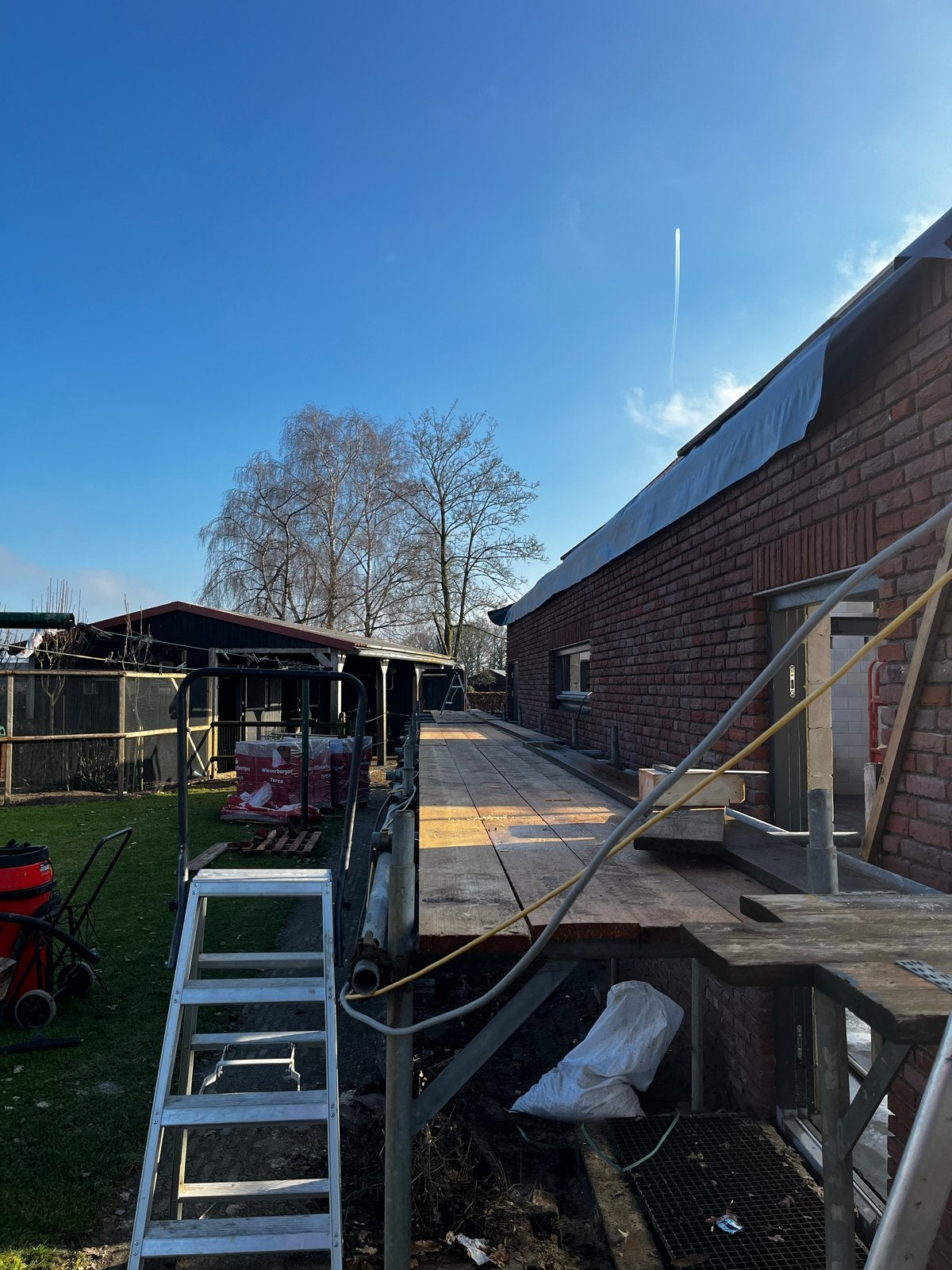 Steigerpakket 13x7m incl. planken, buizen, klemmen, voetjes, Doe-het-zelf en Verbouw, Steigers, Ophalen, Gebruikt, Gevelsteiger
