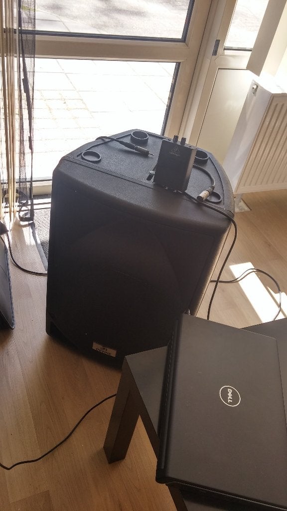 Devine Artis 15A Actieve Luidspreker (15 inch) 450W RMS, Zo goed als nieuw, Draagbare speaker, AUX-ingang, Ophalen