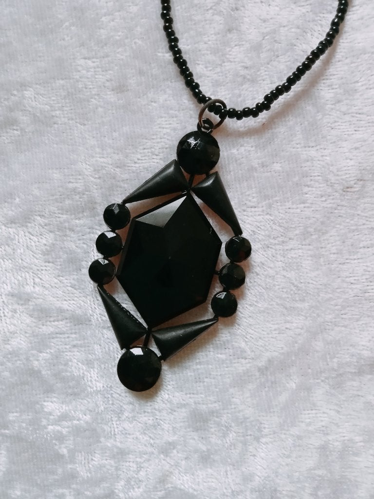 Mooie Gitten Art Deco Hanger aan fijne Gitten Ketting, Verzenden, Overige materialen, Hanger