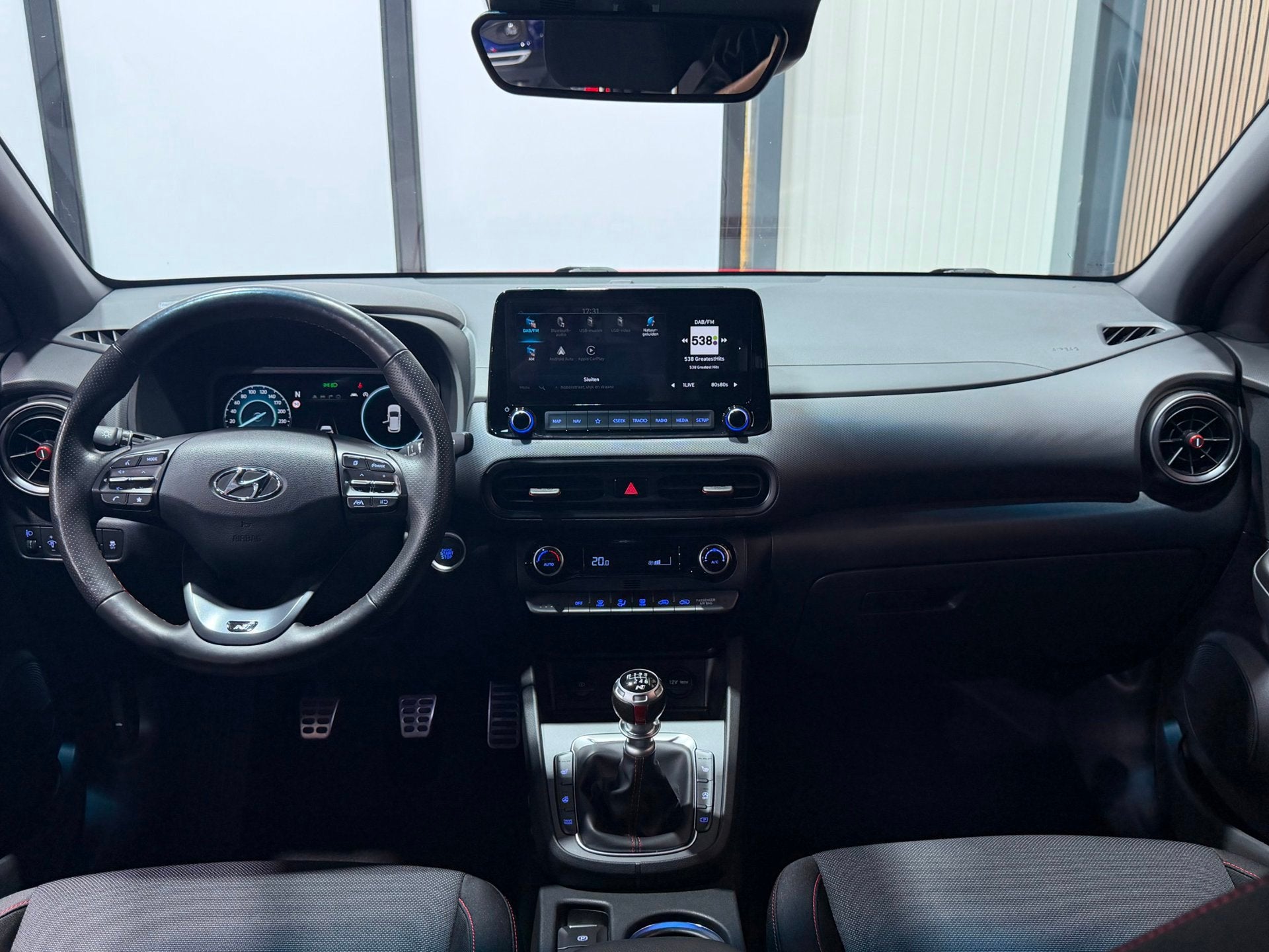 Foto 2 van Hyundai Kona 1.0 T-GDI / N Line / MHEV / Krell / Start Stop