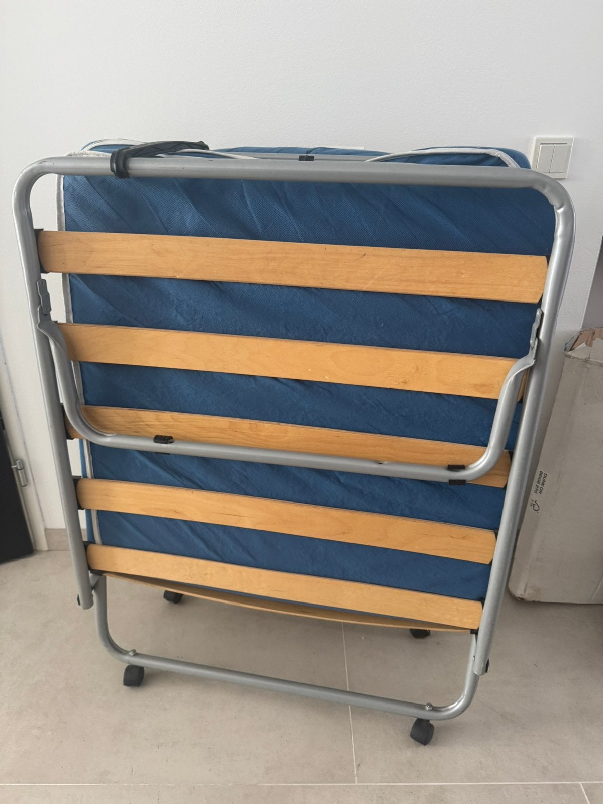 inklapbed met lattenbodem, Huis en Inrichting, Slaapkamer | Bedden, Ophalen, Eenpersoons, Bruin, Inklapbed