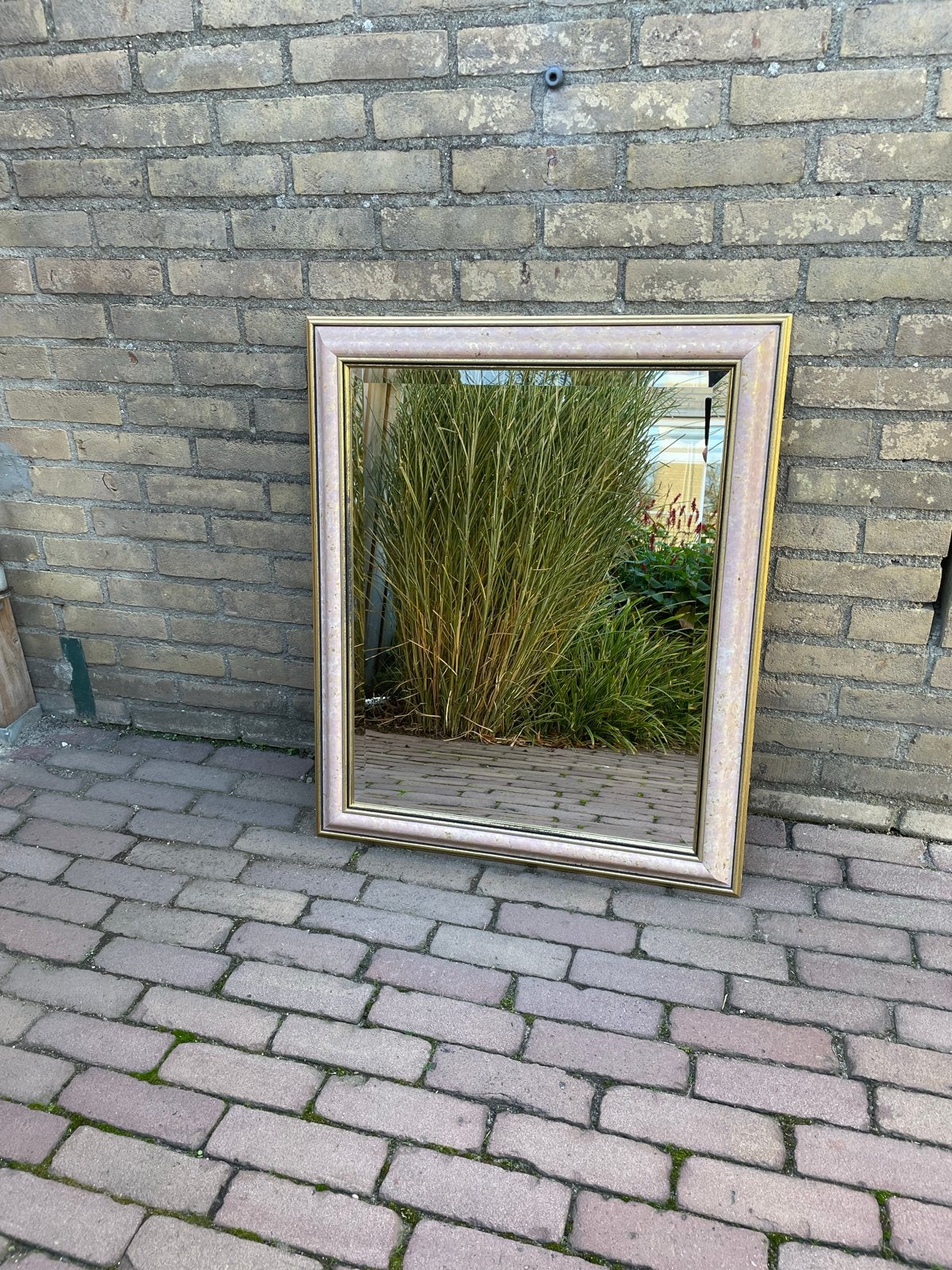Grote rechthoekige spiegel met gouden rand, Huis en Inrichting, Gebruikt, 100 tot 150 cm, Ophalen of Verzenden, Rechthoekig