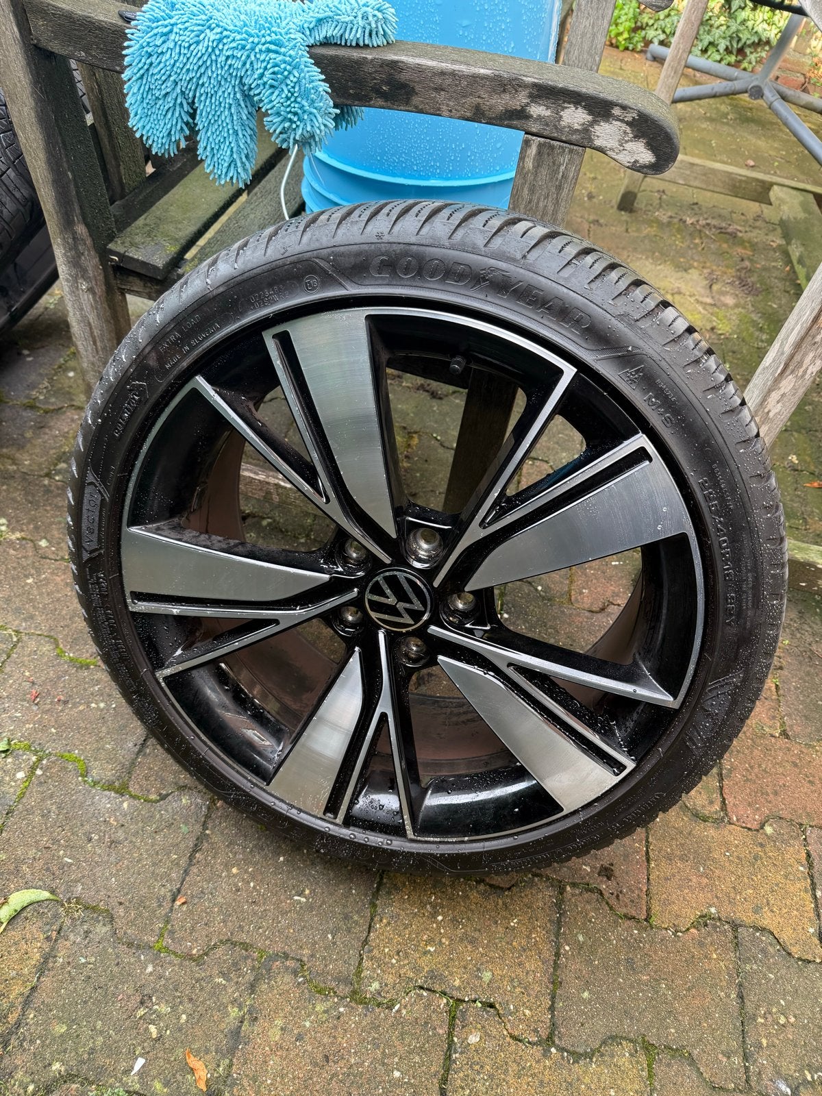 Goodyear All Season banden met VW velgen 18inch 235/45 R18, Auto-onderdelen, Ophalen, 18 inch, Gebruikt, Banden en Velgen