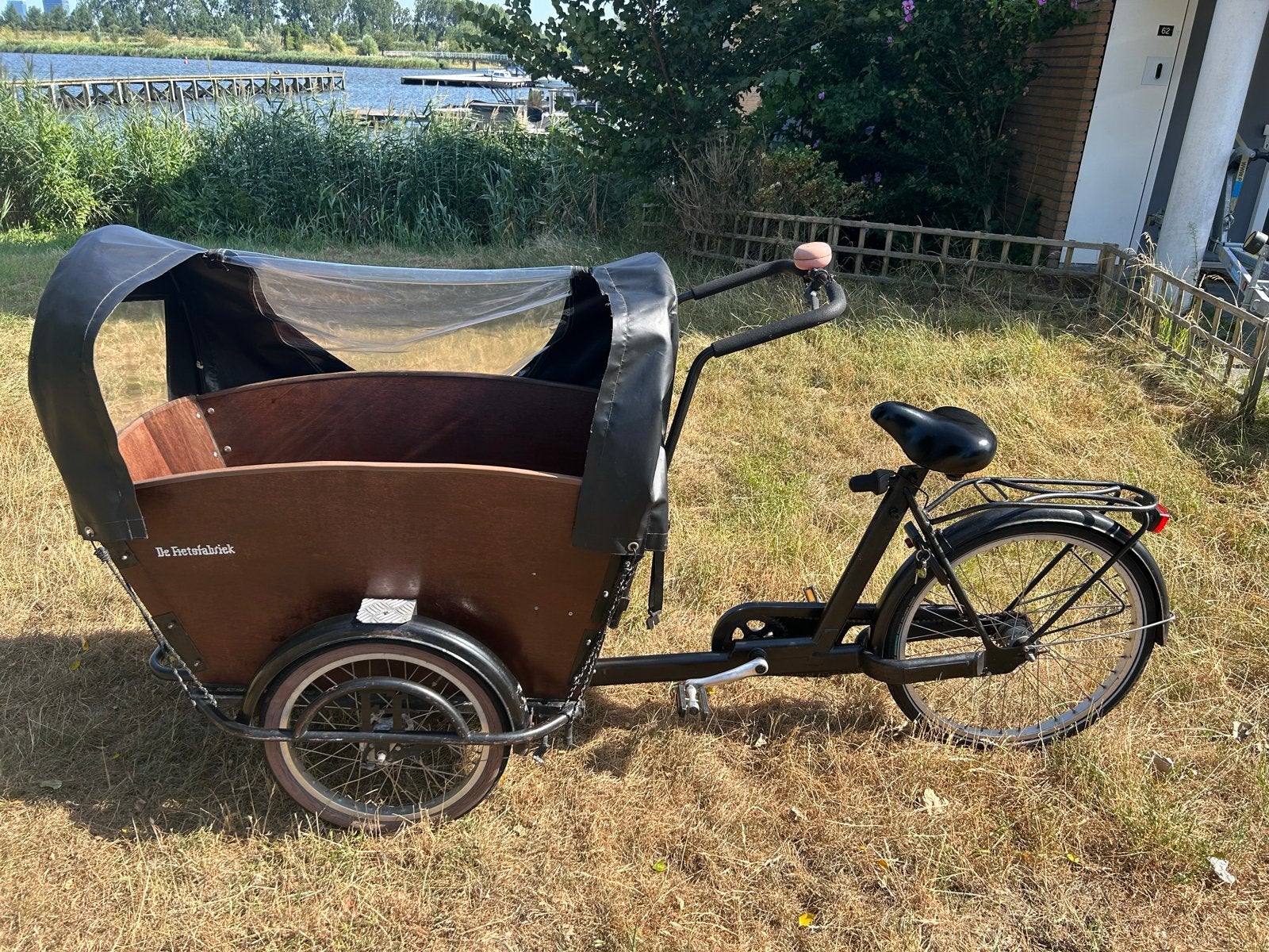 De Fietsfabriek bakfiets driewieler incl. regenhuif, Ophalen, Gebruikt, Huif, 2 kinderen