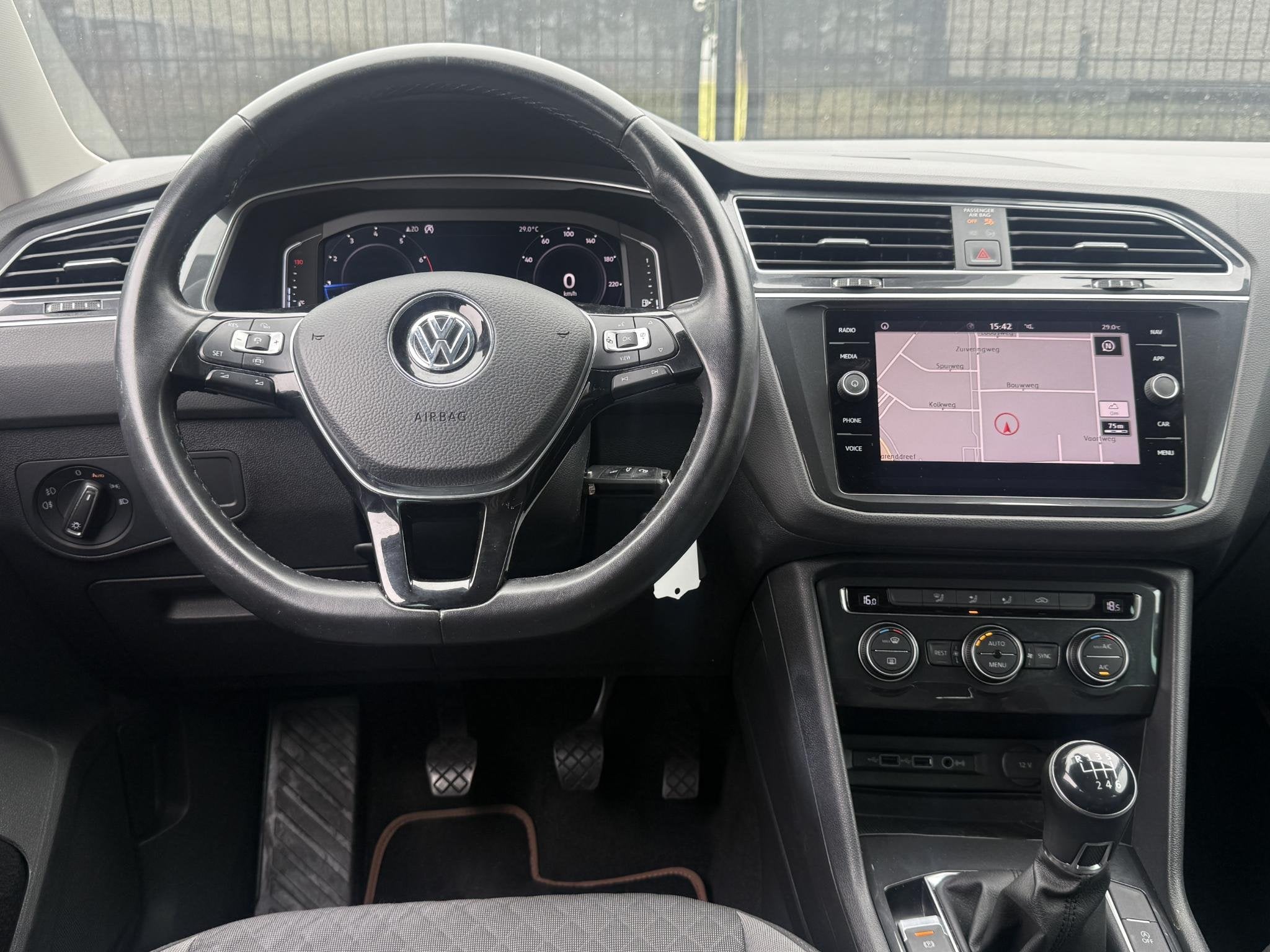 Volkswagen Tiguan 1.5 TSI Comfortline 2e Eigenaar|Navi|Virtu, Voorwielaandrijving, Stof, 4 cilinders, Zwart