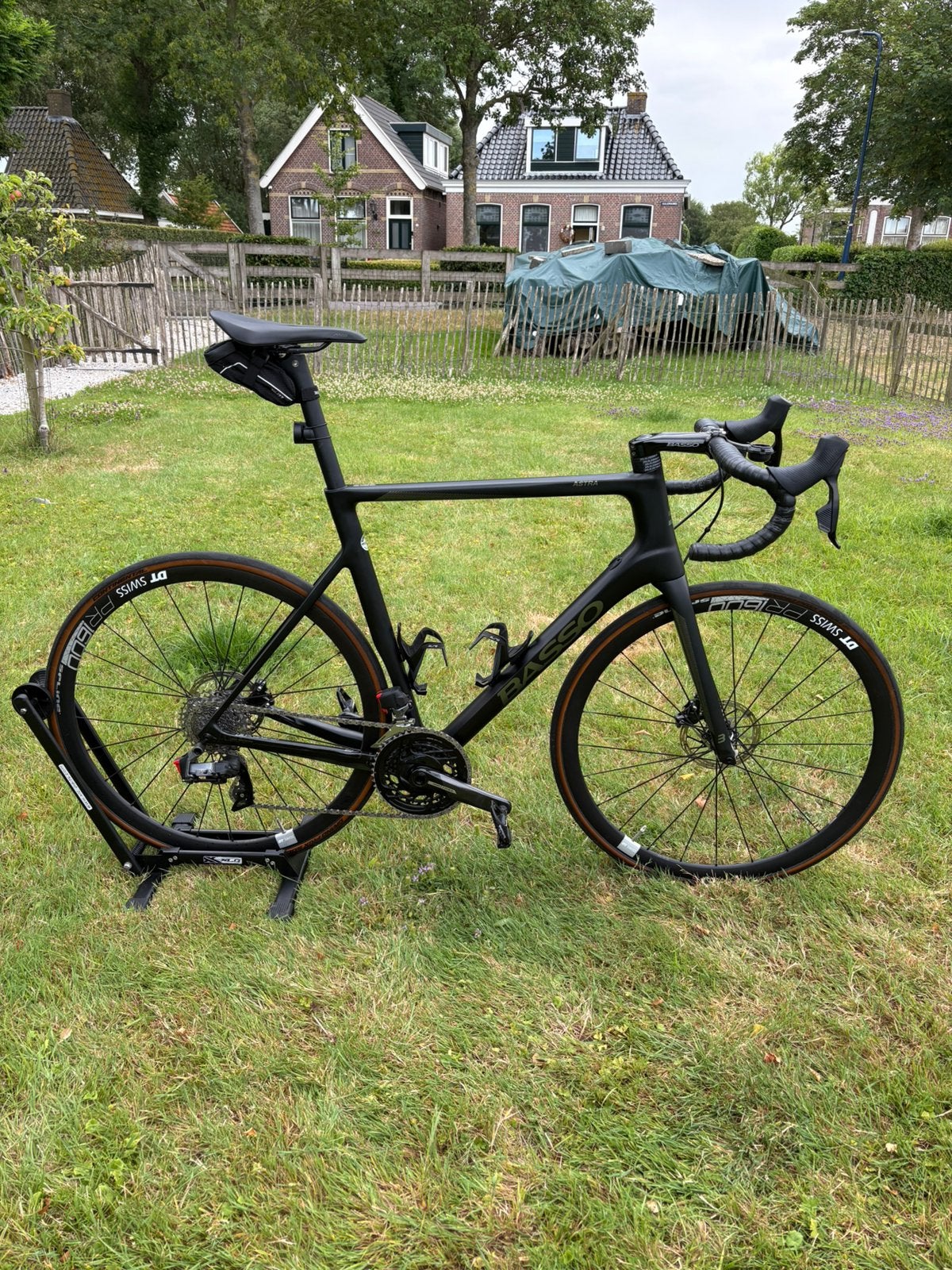 Basso Astra racefiets – Zo goed als nieuw – SRAM Rival AXS, Carbon, Zo goed als nieuw, 57 tot 61 cm, Meer dan 20 versnellingen