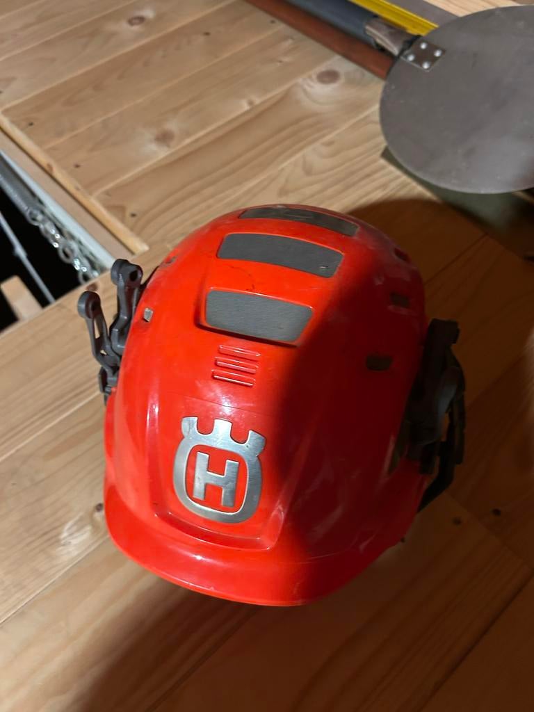 Husqvarna Technische Zaaghelm met Gehoorbescherming, Ophalen of Verzenden, Gebruikt