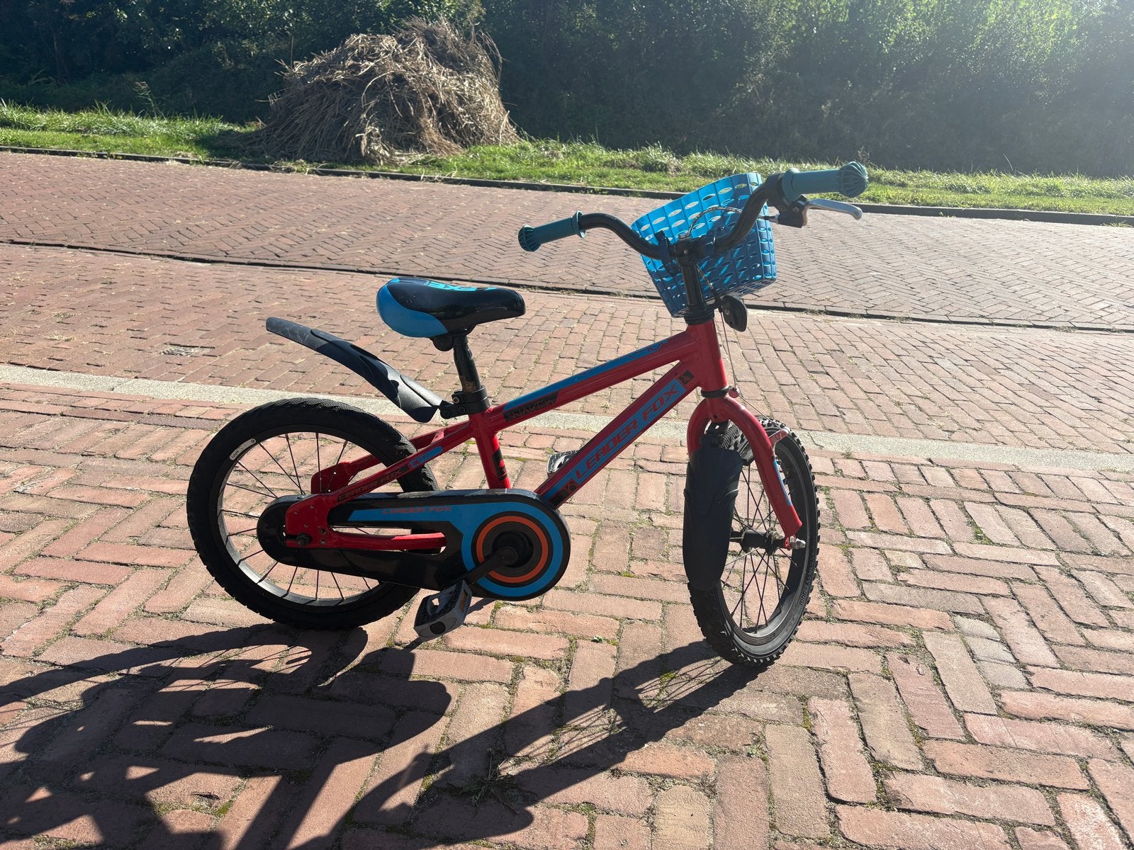 Leader Fox Snake 16 inch kinderfiets - Rood/Blauw, Ophalen, Gebruikt, Velgrem, 16 tot 20 inch