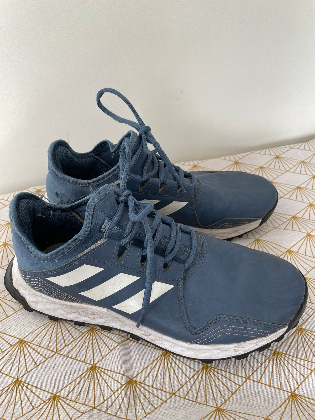 Adidas hockeyschoenen - Maat 39,5, Kleding | Dames, Ophalen, Gedragen, Blauw, Sportschoenen