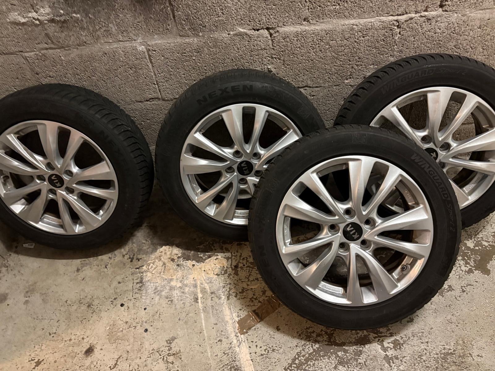 Winterbanden en velgen 215/55R17 en 205/55R16, Auto-onderdelen, Ophalen, Banden en Velgen, 17 inch, Winterbanden