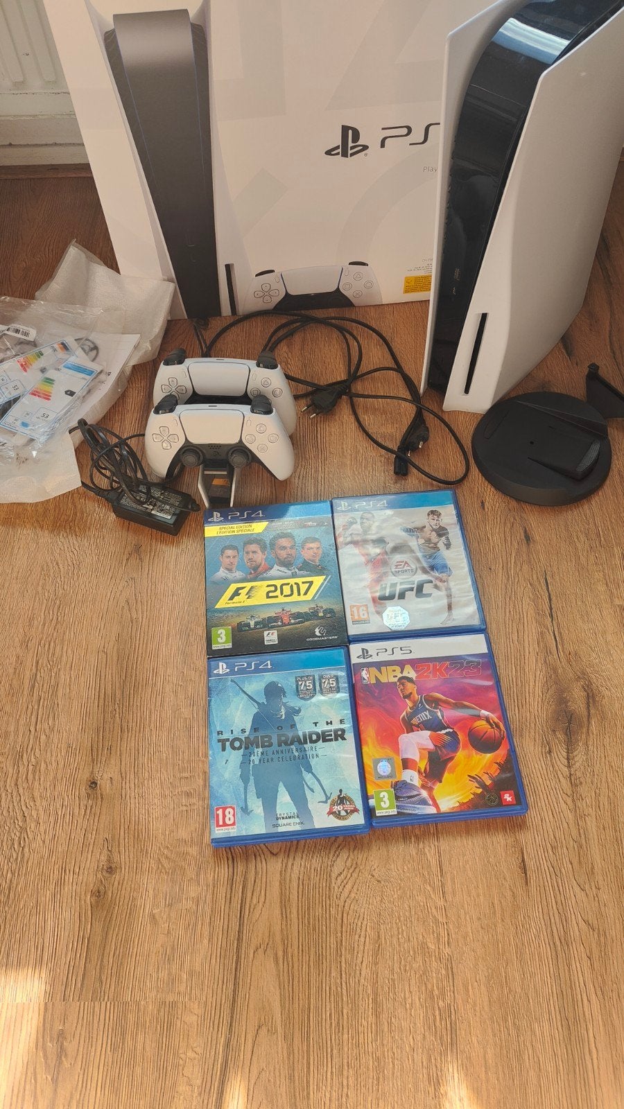 PlayStation 5 Disc Edition + 2 controllers + 4 games + doos, Spelcomputers en Games, Spelcomputers | Sony PlayStation 5, Ophalen of Verzenden