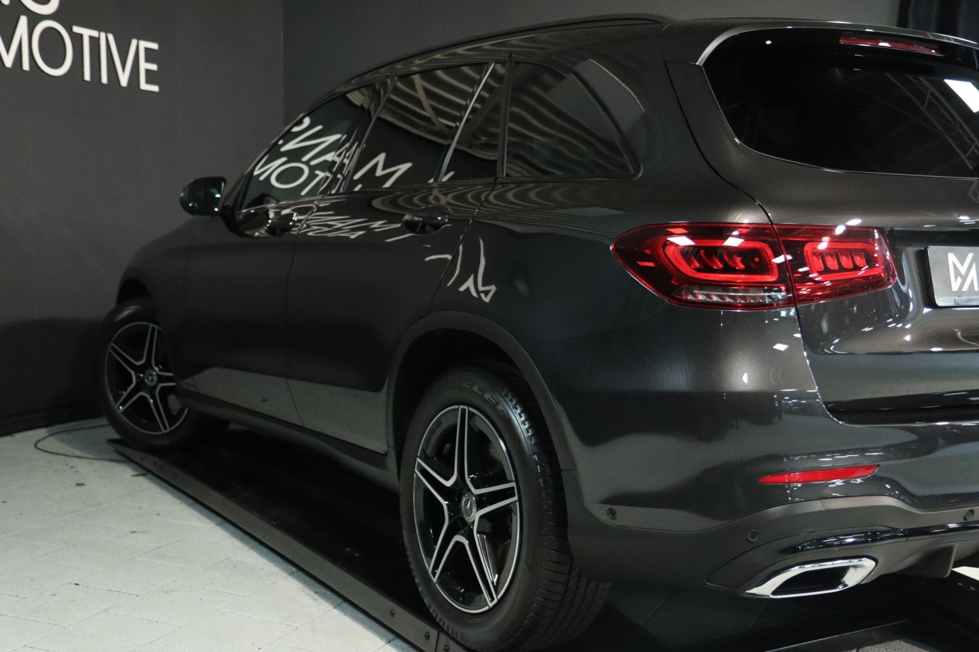 Mercedes-Benz GLC-klasse 300 Mild-Hybrid 4Matic AMG Line / H, Auto's, Automaat, Dealer onderhouden, Gebruikt, Zwart