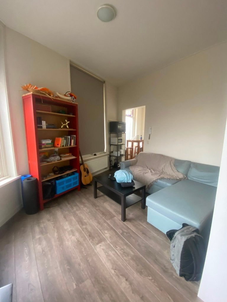 Red Ikea Hemnes bookcase, Ophalen, Zo goed als nieuw