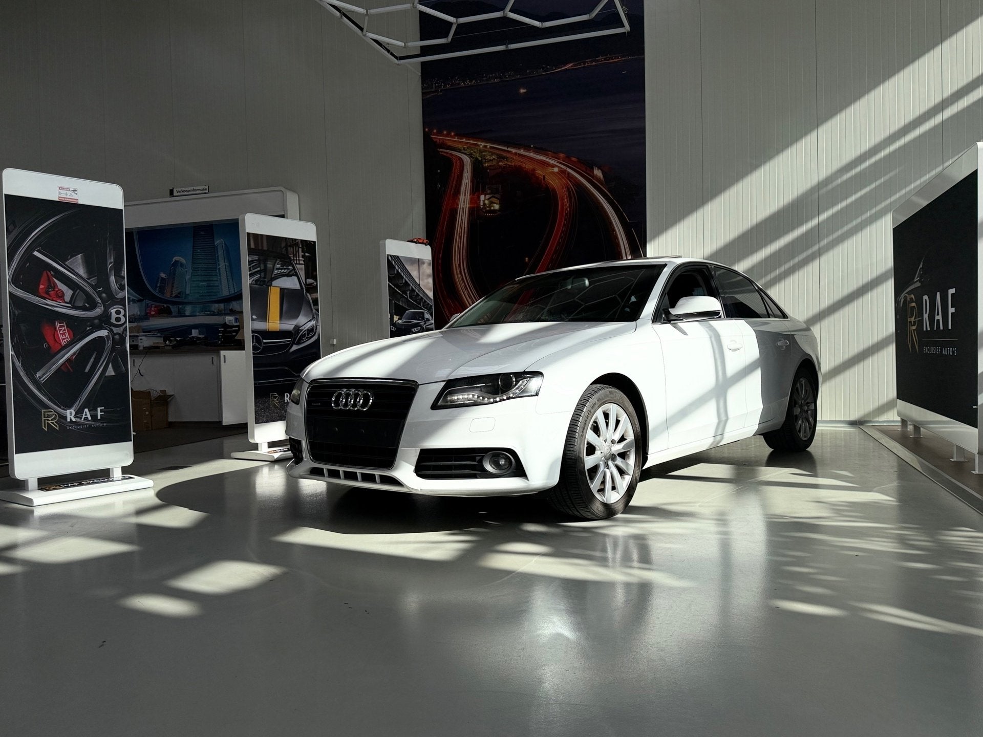 Audi A4 Limousine 2.0 TFSIAutomaat,Export price 12.500,-, Auto's, Automaat, Dealer onderhouden, Gebruikt, Zwart
