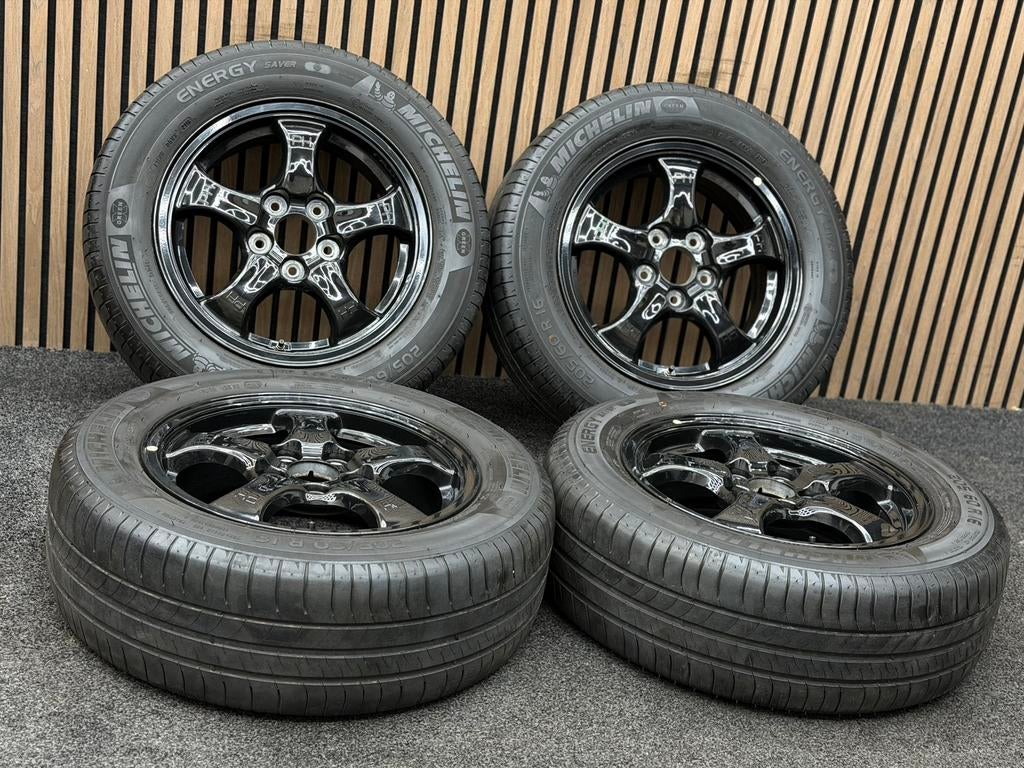 Originele 16 inch Kia Niro 5x114.3 ET45 Michelin 205/60/16, Auto-onderdelen, Banden en Velgen, Ophalen, 16 inch, ., Banden en Velgen