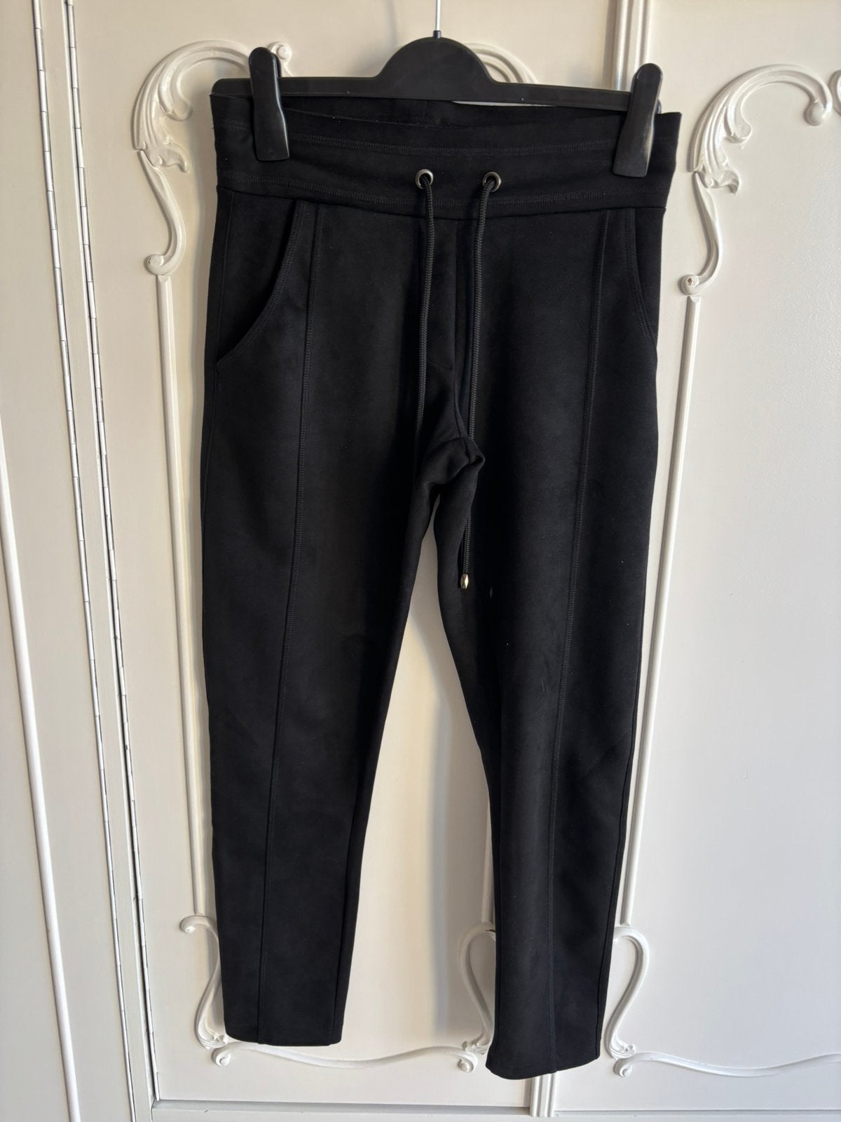 Nieuw zwart suedine broek Zizo maat 34, Zwart, Nieuw, Ophalen of Verzenden, Maat 34 (XS) of kleiner