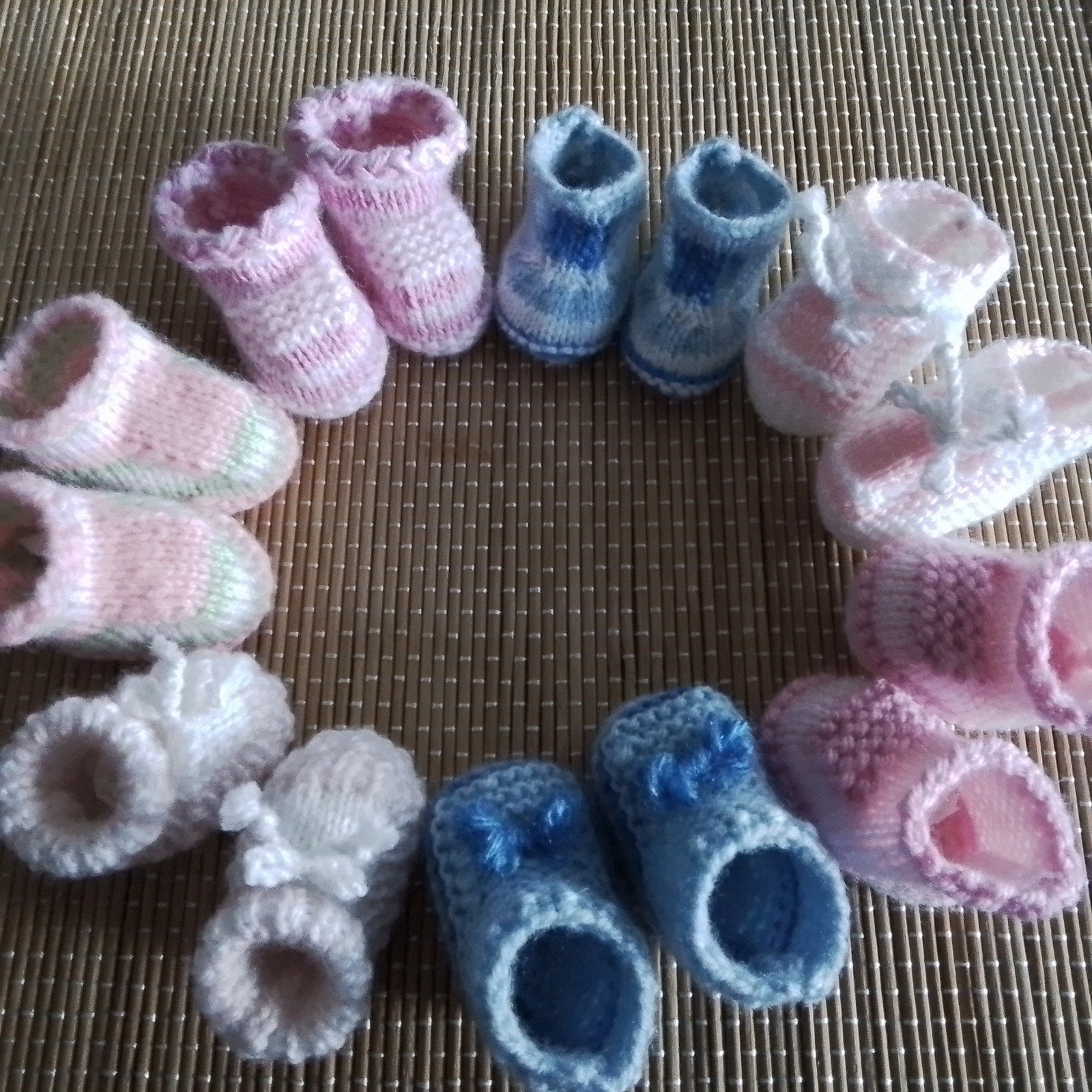 Poppenkleertjes   Handgebreide  POPPENSLOFJES  voetje 5 cm, Kinderen en Baby's, Ophalen of Verzenden, Nieuw, Babypop