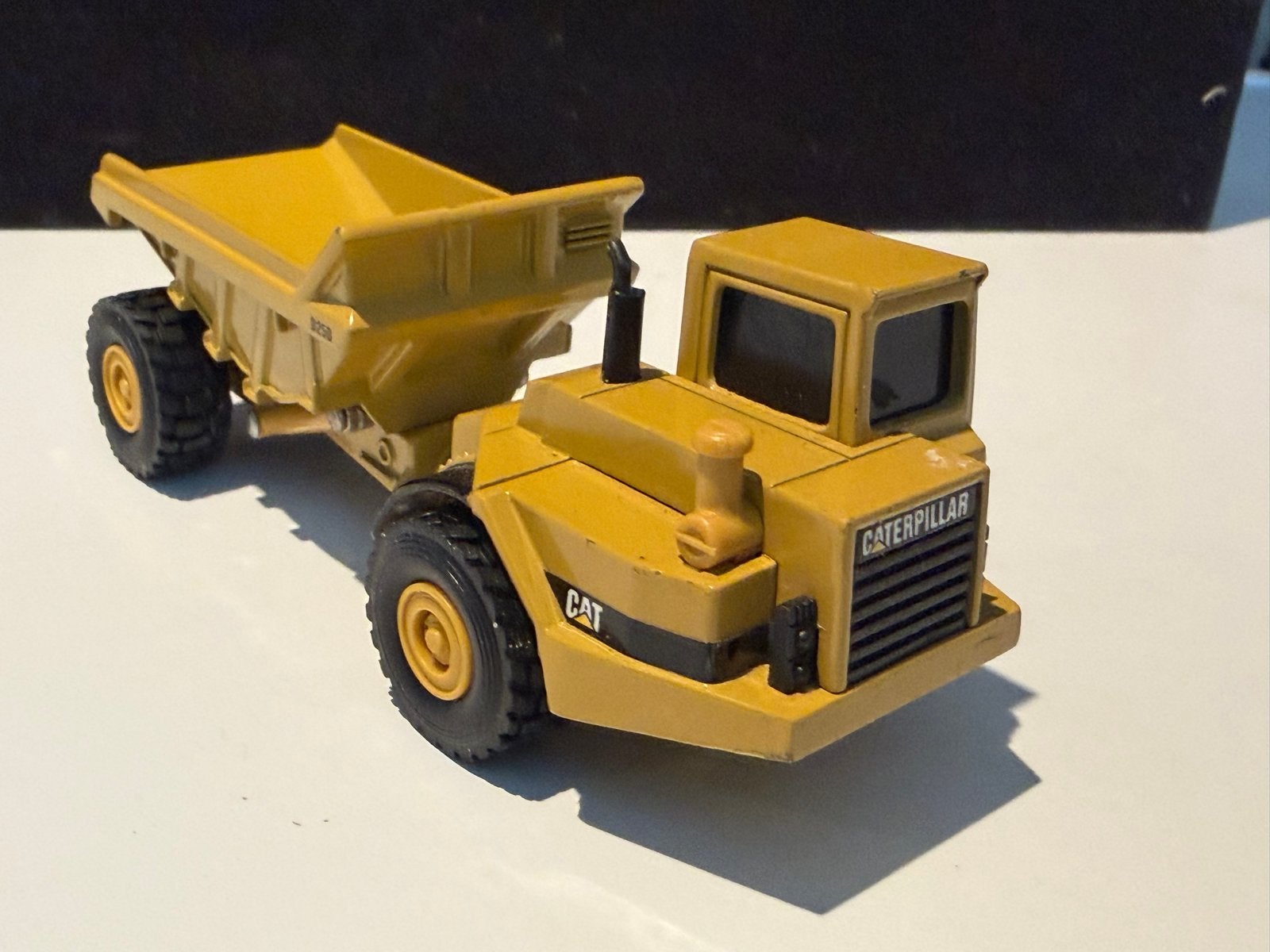 Caterpillar D25D Knikdumper Model - ERTL, Hobby en Vrije tijd, Overige merken, Gebruikt, 1:32 tot 1:50, Ophalen of Verzenden