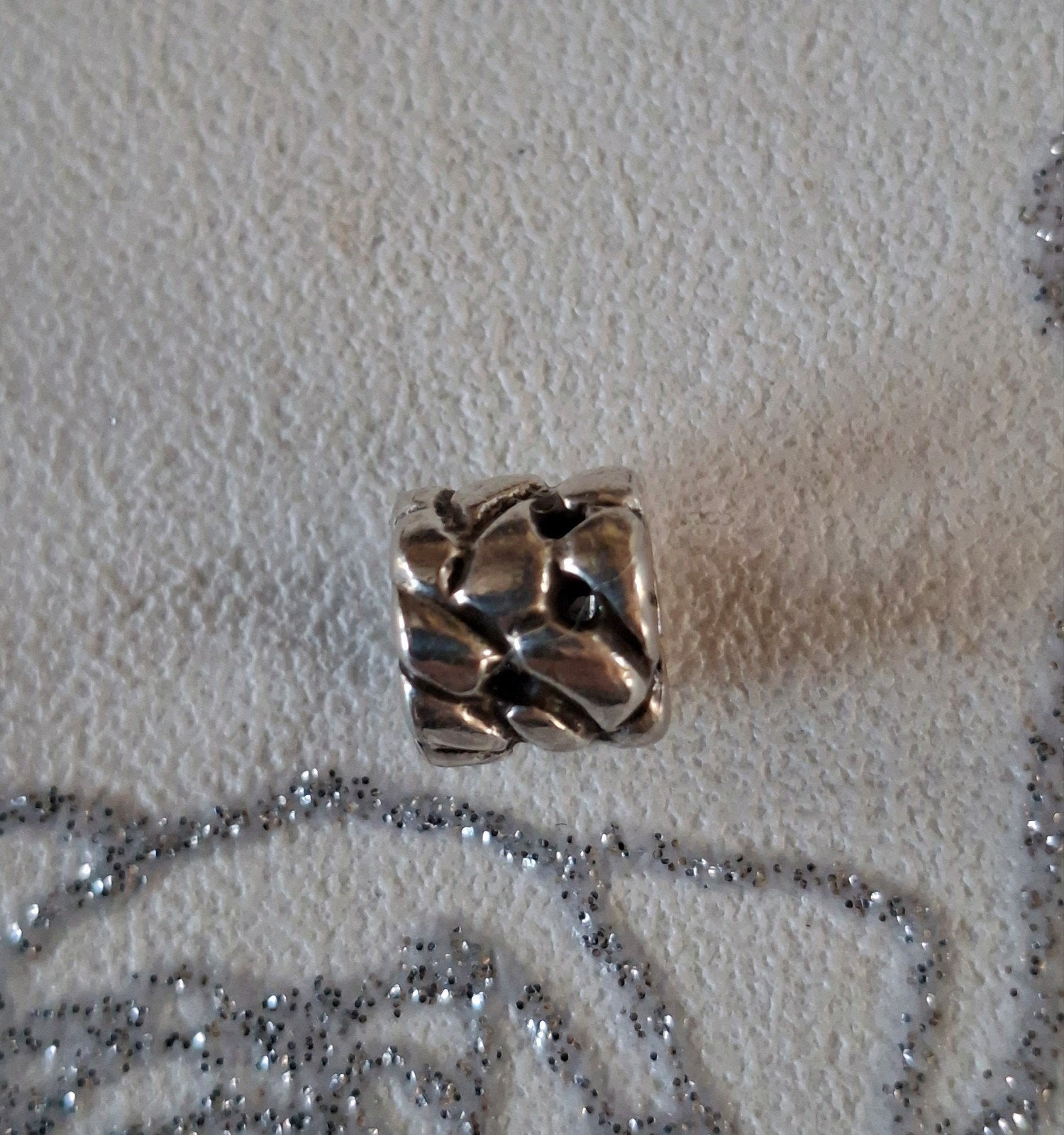 Pandora retired en in nieuwstaat, Sieraden, Tassen en Uiterlijk, Bedels, Verzenden, Pandora, Zo goed als nieuw, 1 bedel