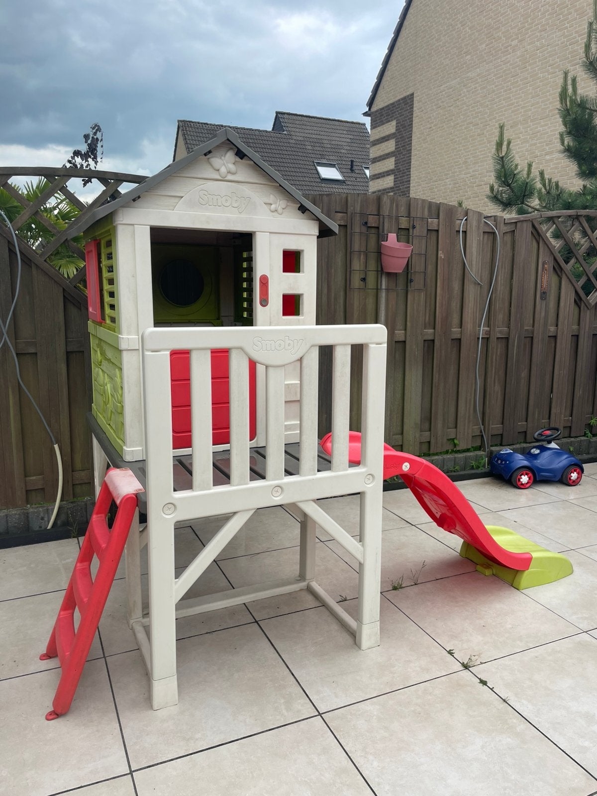 Smoby speelhuisje met glijbaan, Ophalen, Gebruikt, Kunststof