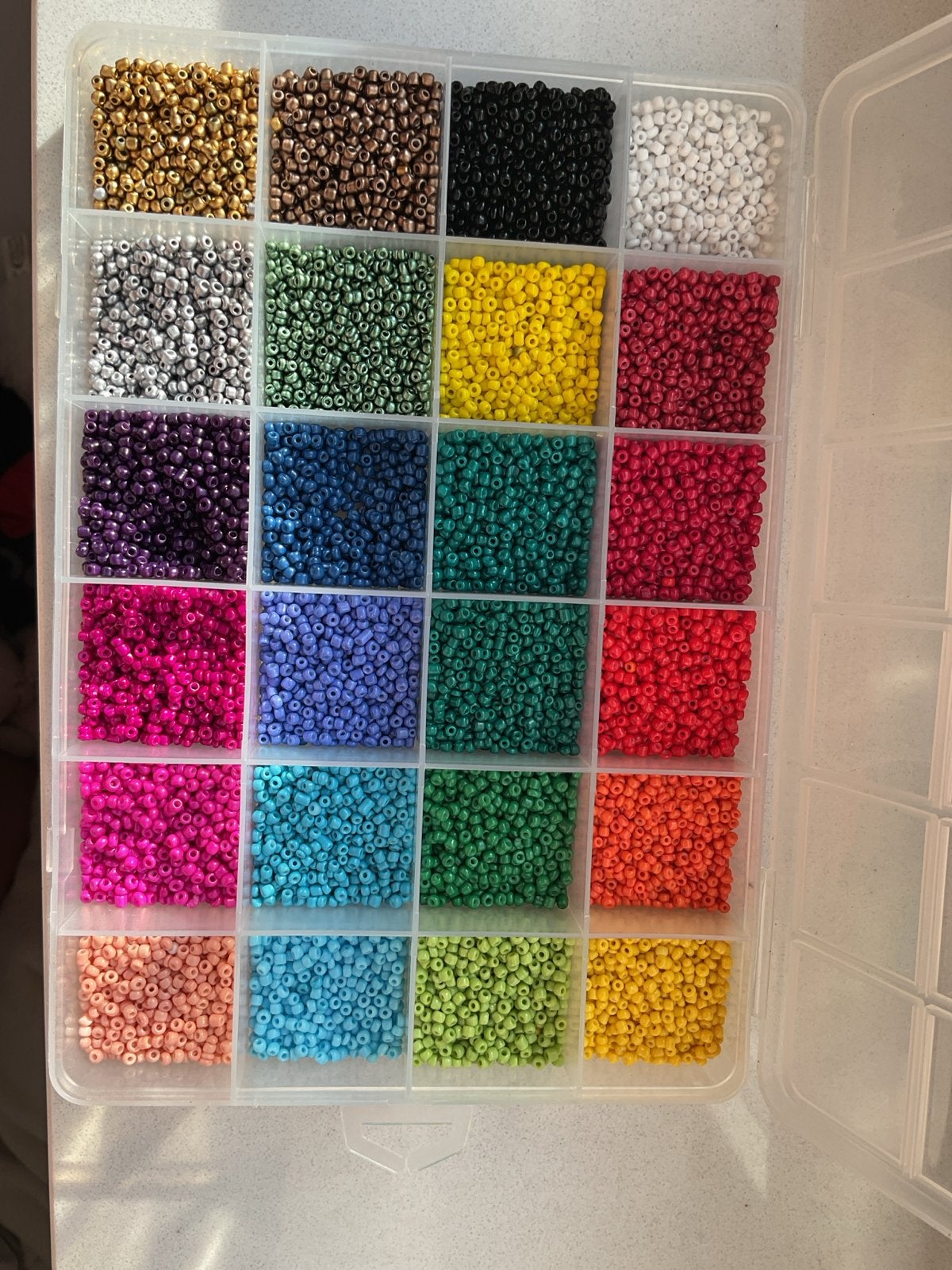 Grote set kralen in diverse kleuren met opbergdoos, Verzenden, Nieuw, Kraal