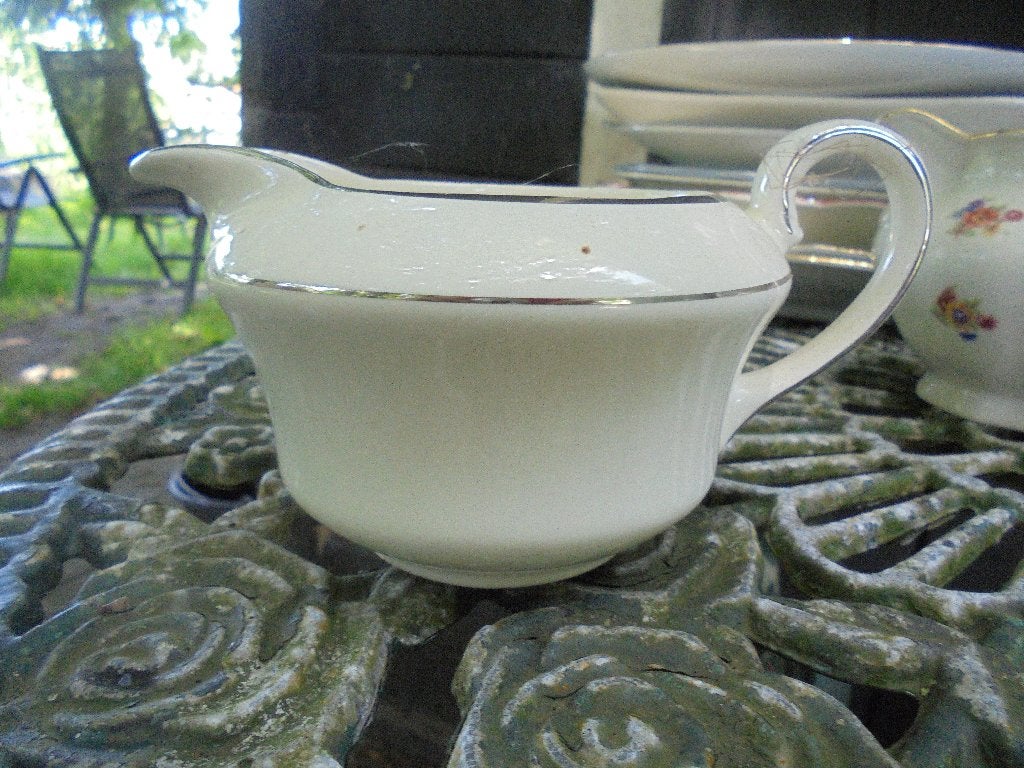 Melkkannetje MOSA roomwit met zilveren bies, Ophalen of Verzenden
