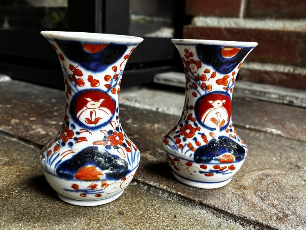 Paar kleine Japanse Imari vaasjes rood blauw porselein, Ophalen of Verzenden