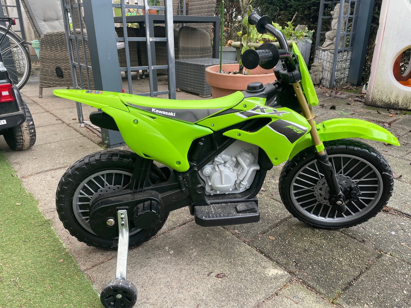 Kawasaki KX kinder elektrische motorfiets met zijwieltjes, Zo goed als nieuw