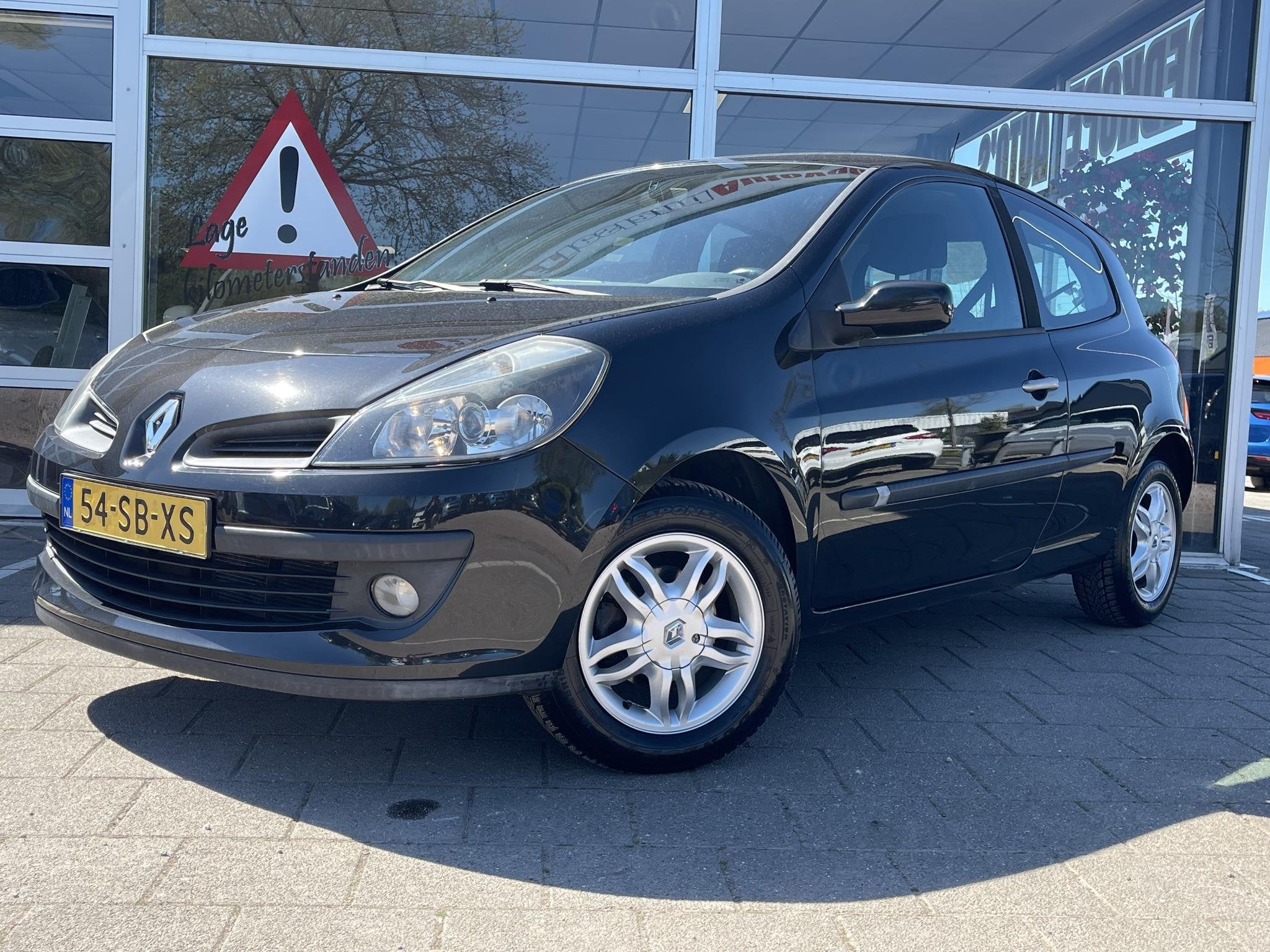 Renault Clio 1.2-16V Team Spirit /distr. verv. 17-11-2025/LM, Voorwielaandrijving, Gebruikt, 4 cilinders, Met garantie (alle)