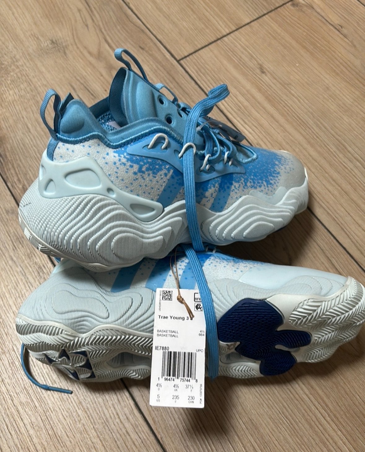 Basketbal schoenen adidas maat 37 nieuw, Sport en Fitness, Basketbal, Ophalen of Verzenden, Zo goed als nieuw, Schoenen