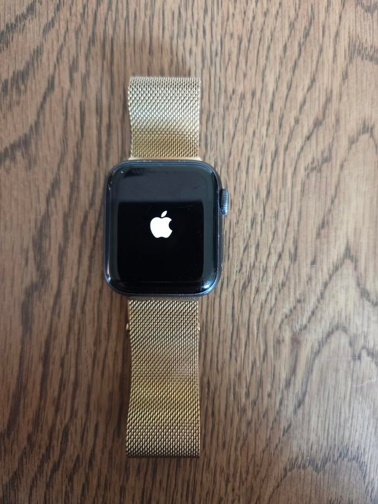 Apple Watch 6 40 MM, met rose goud bandje (geen oplader), Sieraden, Tassen en Uiterlijk, Smartwatches, Ophalen, Gebruikt, IOS