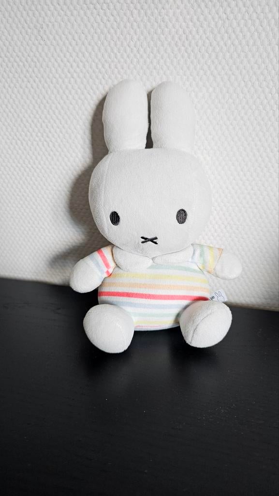 Nijntje knuffel met gestreept shirt - Zo goed als nieuw, Kinderen en Baby's, Speelgoed | Knuffels en Pluche, Zo goed als nieuw