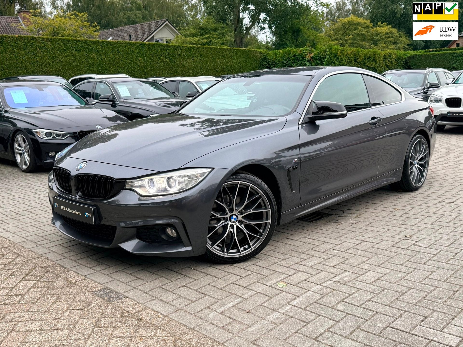 BMW 4-serie Coupé 420i Executive M Sport|Nieuwe Ketting|Xen, Auto's, Automaat, Dealer onderhouden, Achterwielaandrijving, Gebruikt