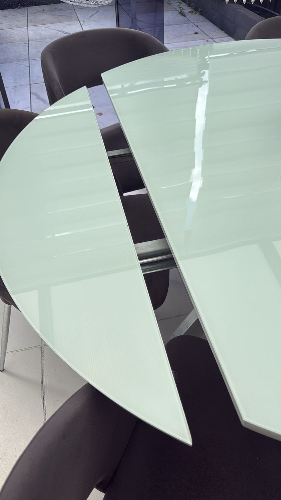 Eettafel met 6 stoelen - Rond, uitschuifbaar, glas, Huis en Inrichting, Tafels | Eettafels, Ophalen, Gebruikt, 100 tot 150 cm