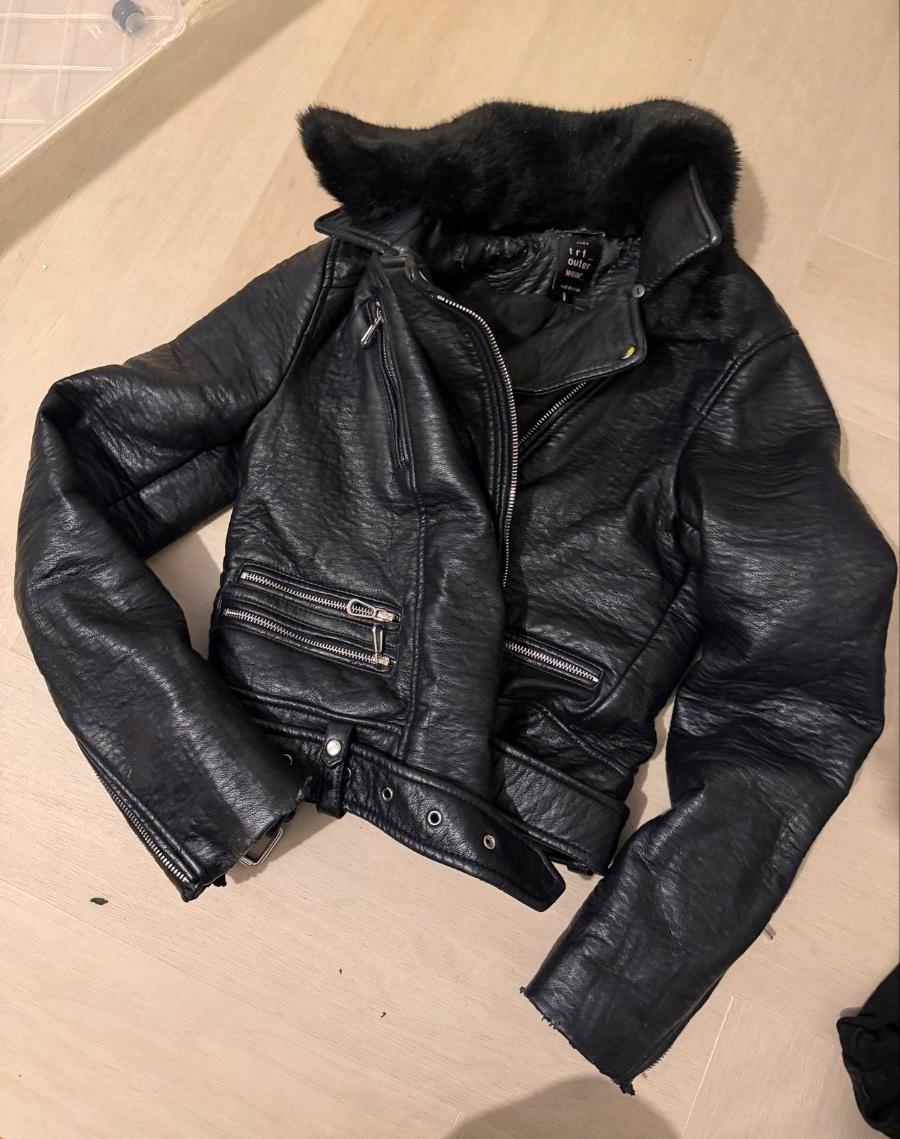 Zwarte leren jas met bontkraag van Zara, Kleding | Dames, Ophalen of Verzenden, Gedragen, Maat 36 (S), Zwart