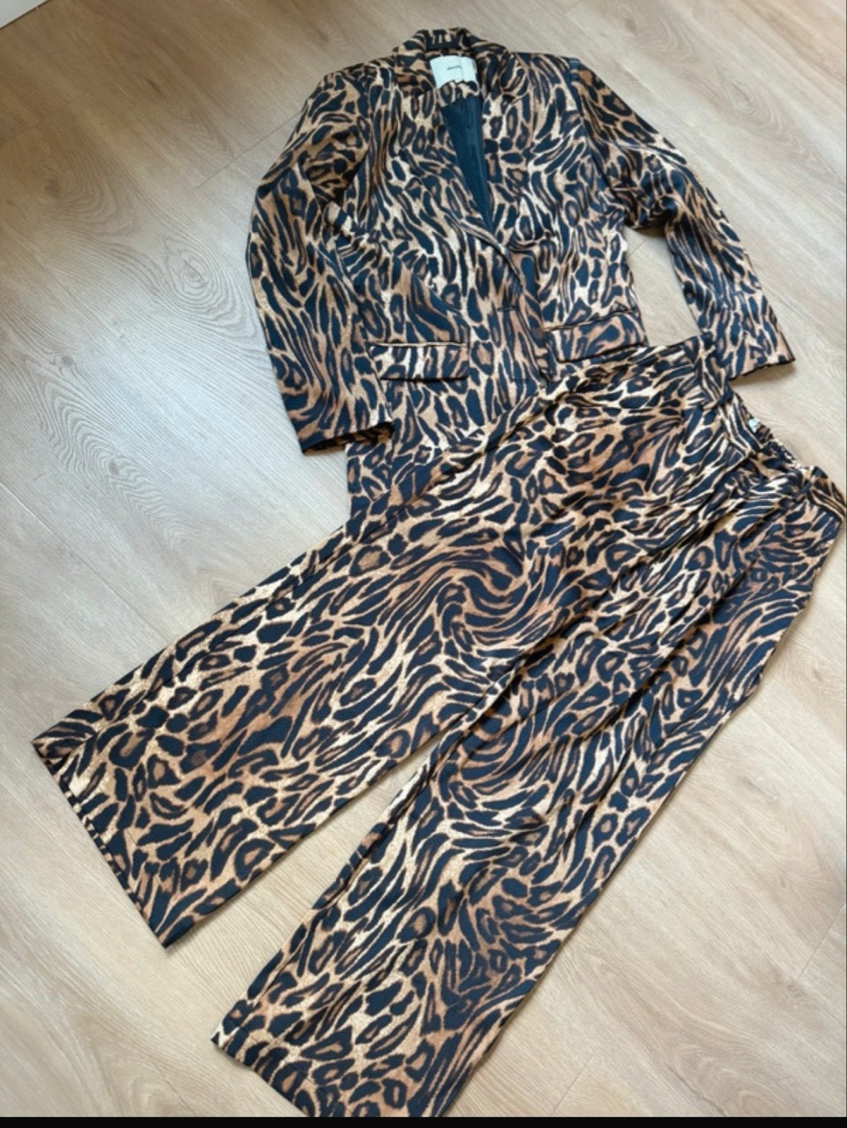 Shoeby set: blazer (S) en broek (M) - Leopard print, Kleding | Dames, Broeken en Pantalons, Ophalen of Verzenden, Gedragen, Maat 38/40 (M)