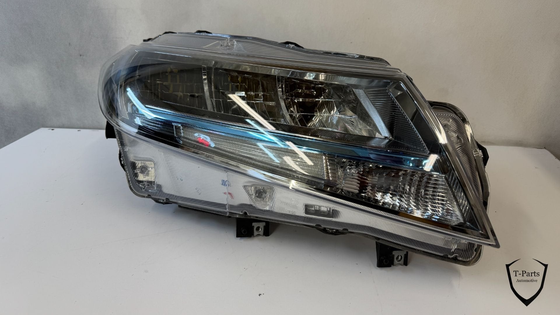 suzuki vitara rechts koplamp 3512074S00 lamp 1007R016, Auto-onderdelen, Gebruikt, Info@suzuki.co.jp, Takatsuka-cho, Chuo-ku 300
432-8611  Hamamatsu