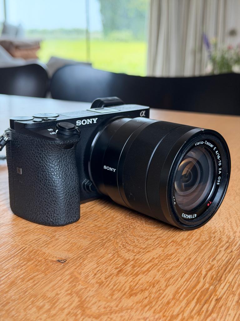 Sony a6500 incl Zeis 16-70mm lens (weinig gebruik), Audio, Tv en Foto, Fotografie | Lenzen en Objectieven, Ophalen of Verzenden