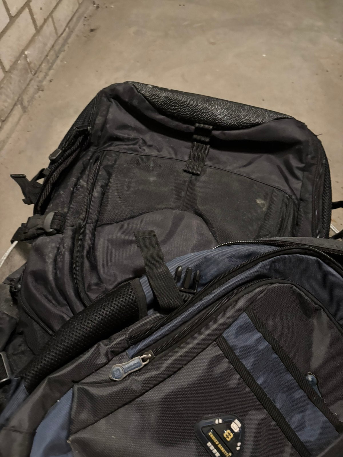 Laptop tas/ scooltas 3 stuks, Computers en Software, Ophalen, Zo goed als nieuw