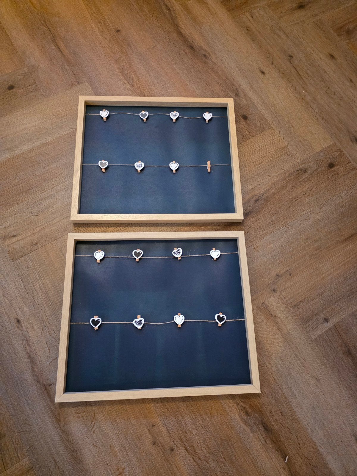 2x Fotolijst voor 8 foto's met hartjes clips, Gebruikt, Ophalen of Verzenden, Fotolijst, Hangend