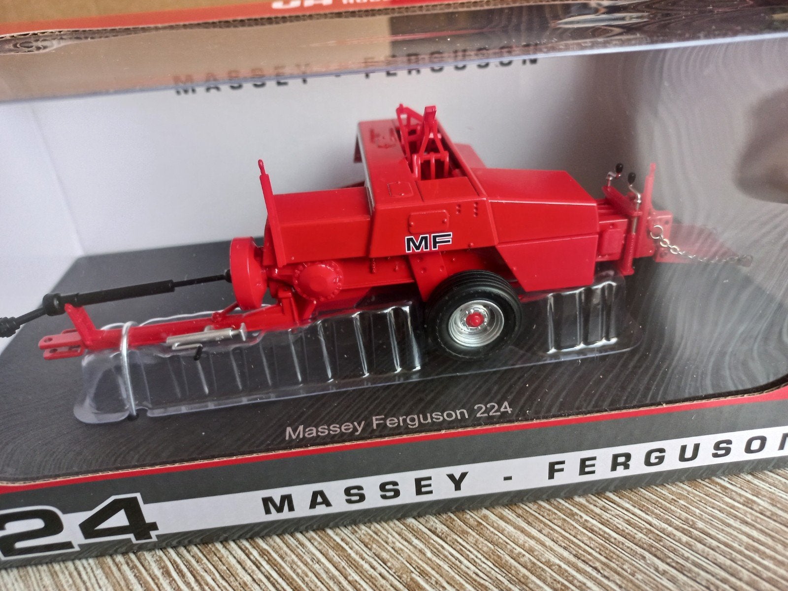 Massey Ferguson 224 Pakjes Pers UH, Ophalen of Verzenden, Nieuw, Tractor of Landbouw, Universal Hobbies