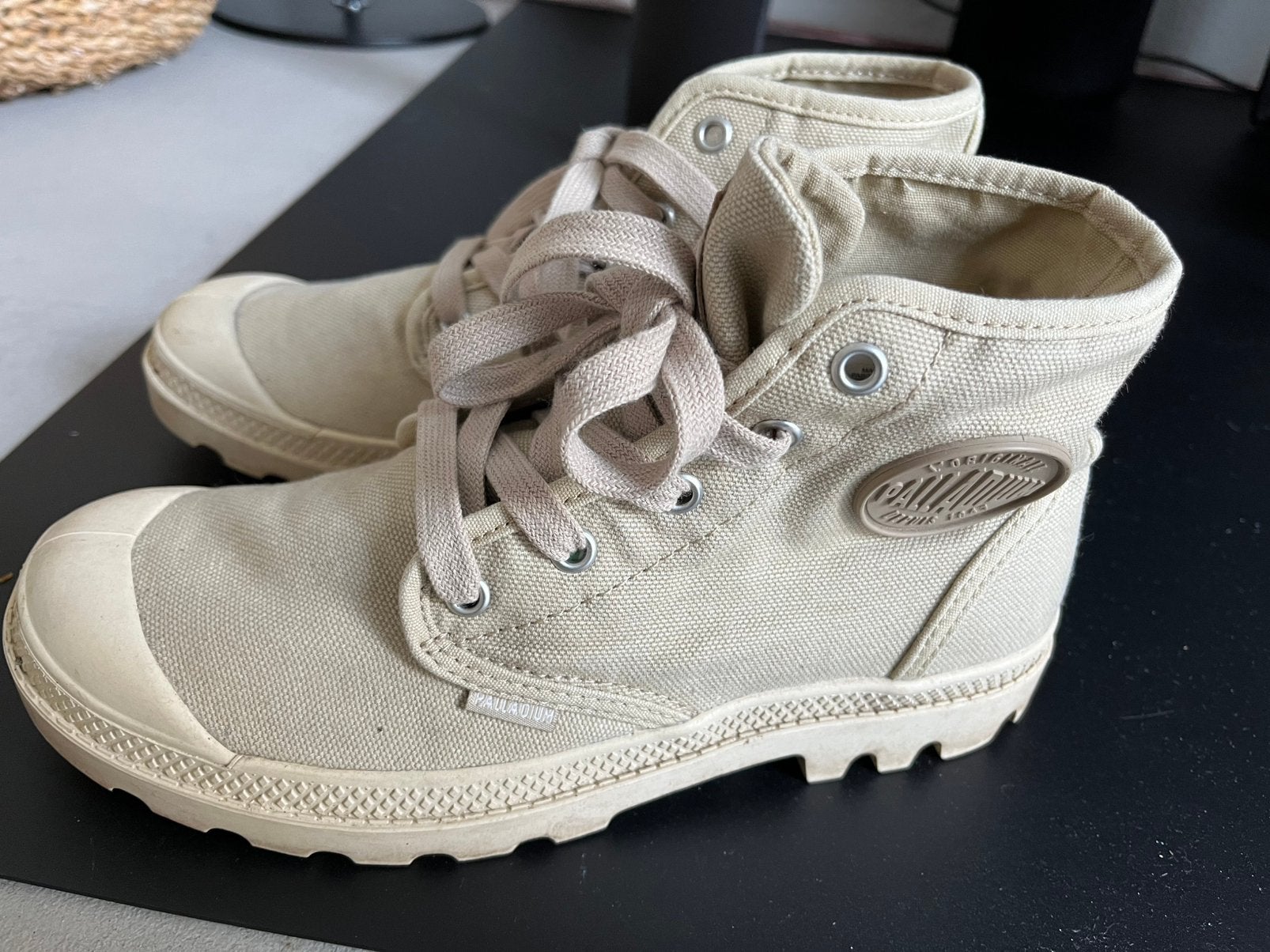 Palladium dames maat 39 sahara ecru, zo goed als nieuw, Kleding | Dames, Schoenen, Ophalen of Verzenden, Zo goed als nieuw, Beige