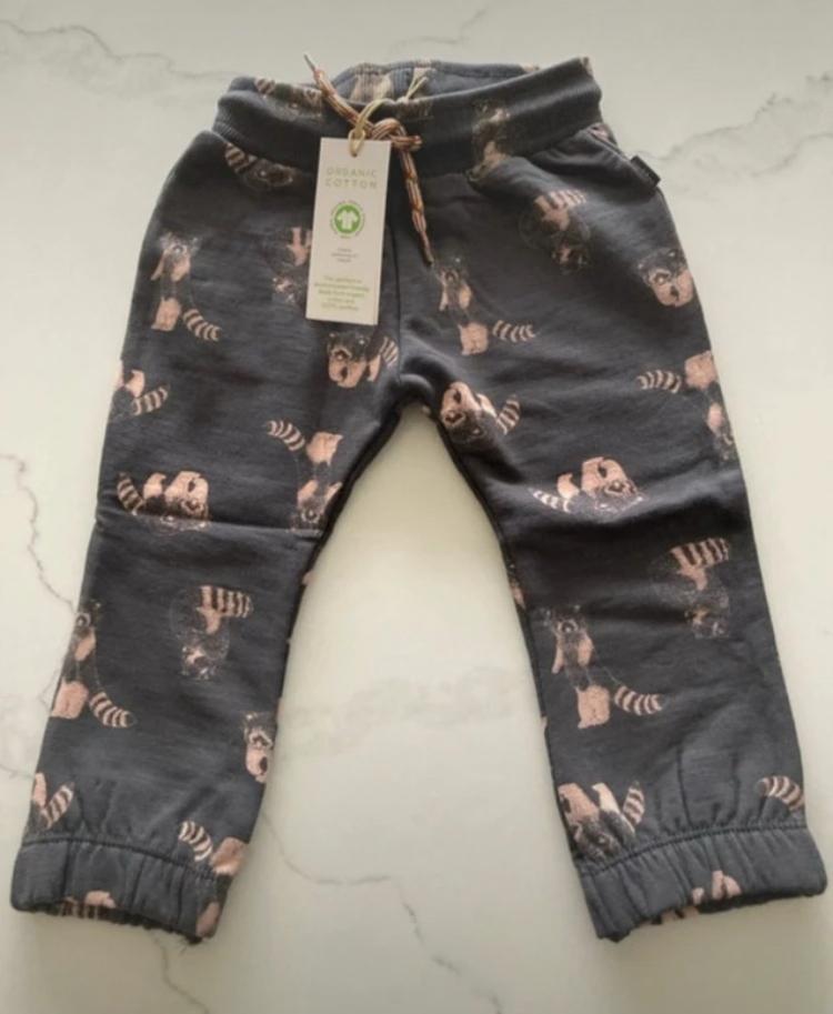 Noppies broekje met wasbeerprint  nieuw maat 74, Jongetje of Meisje, Ilewap, Nieuw, Ophalen of Verzenden