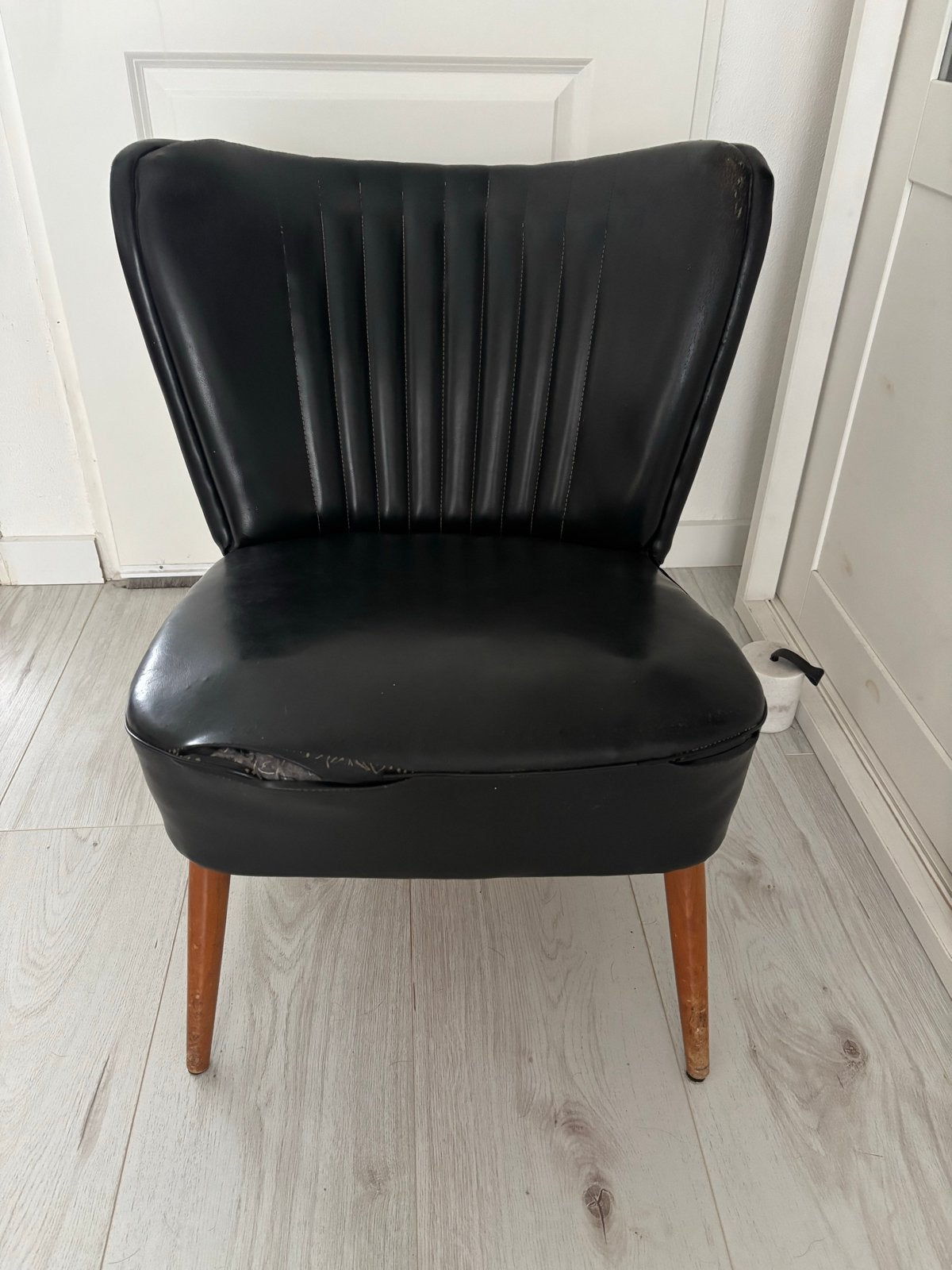 Vintage fifties cocktail stoel fauteuil met houten poten, Ophalen