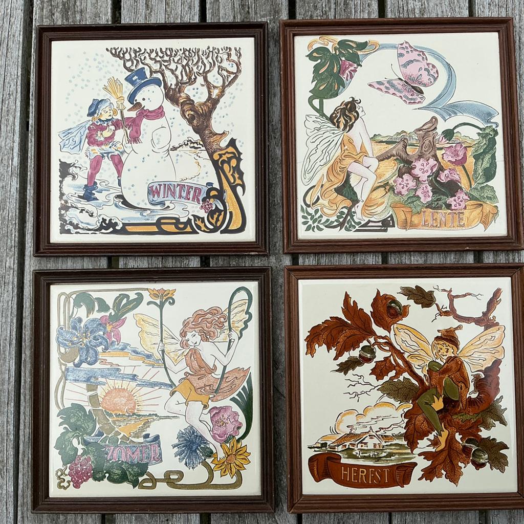4 vintage wandtegels in lijstje. Jaargetijden tegels retro, Antiek en Kunst, Antiek | Wandborden en Tegels, Ophalen of Verzenden