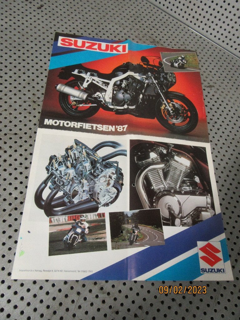 Suzuki 1987 kleurenfolder Reclame Adv. o.a. RG250 RG500 GSX, Ophalen of Verzenden, Gebruikt, Motoren