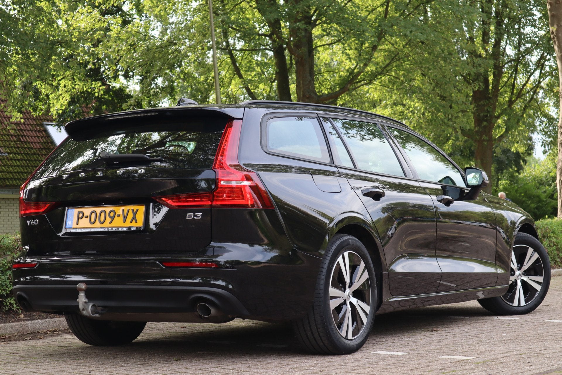 Volvo V60 2.0 B3 Momentum Advantage | Trekhaak | Carplay |, 12 maanden, Euro 6, 4 cilinders, Zwart