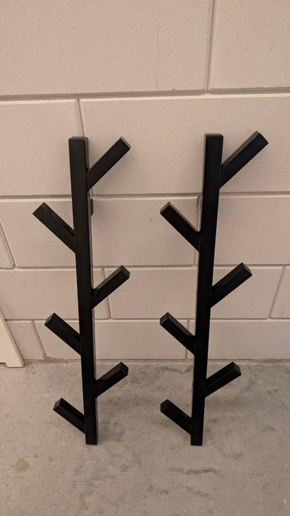 Twee IKEA TJUSIG hangers in perfecte staat, Ophalen, Wandhaken, Zo goed als nieuw, Minder dan 100 cm