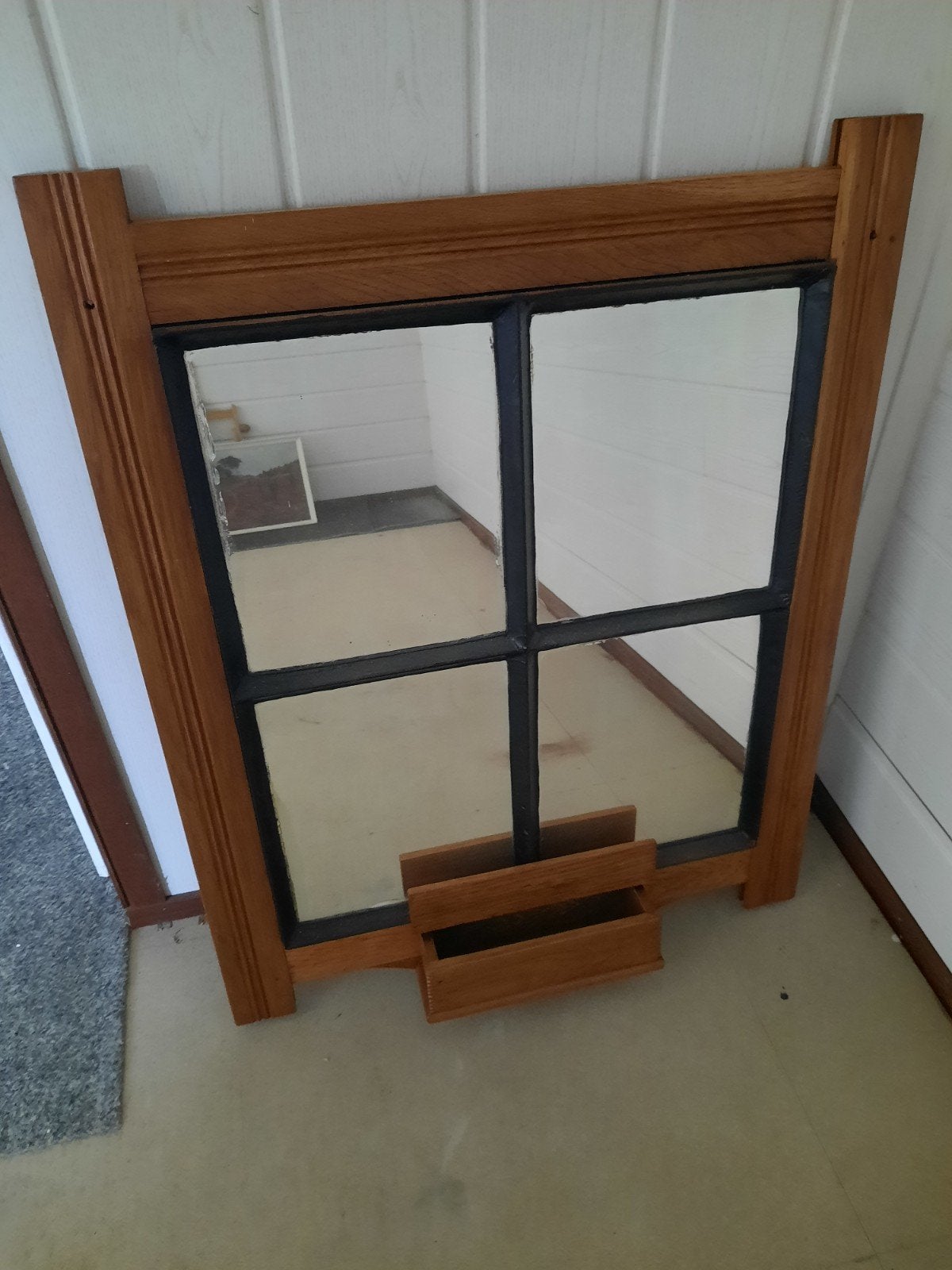 Decoratieve spiegel met houten frame en vensterlook, Huis en Inrichting, Woonaccessoires | Spiegels, Ophalen, Gebruikt, 100 tot 150 cm